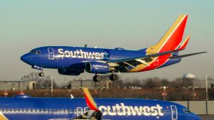 Read more about the article DOT sues Southwest, fines Frontier $650K for chronic flight delays – Straight Arrow News