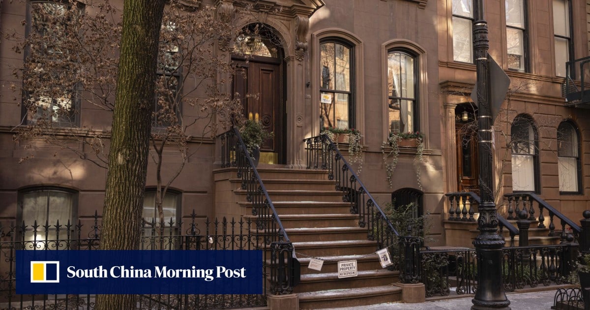 You are currently viewing Sex and the City brownstone that’s a magnet for selfie takers to get a gate