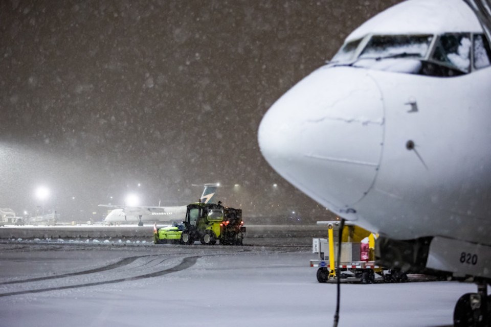 You are currently viewing Canadian airlines offer free flight changes ahead of Vancouver snowstorm – Vancouver Is Awesome