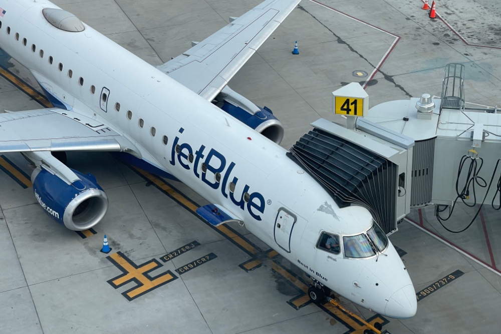 You are currently viewing JetBlue Is Dropping Its Boston Logan–LaGuardia Flights – Travel Market Report