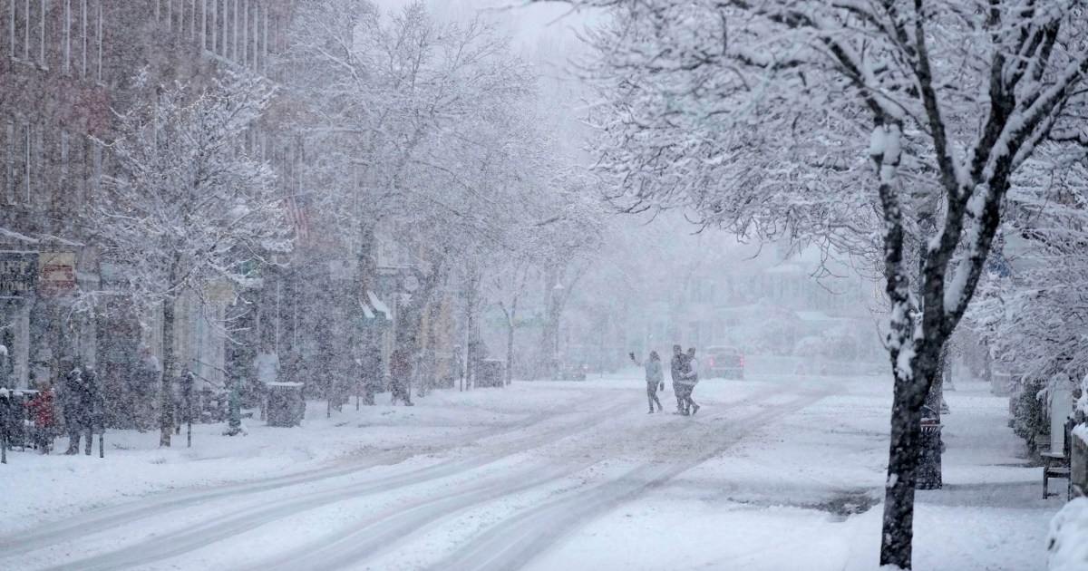 You are currently viewing Arctic blast cripples post-Thanksgiving travel as thundersnow and blizzard conditions threaten millions – NBC News