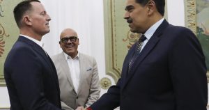 Read more about the article Venezuela frees six Americans after meeting between President Maduro and Trump envoy – Los Angeles Times