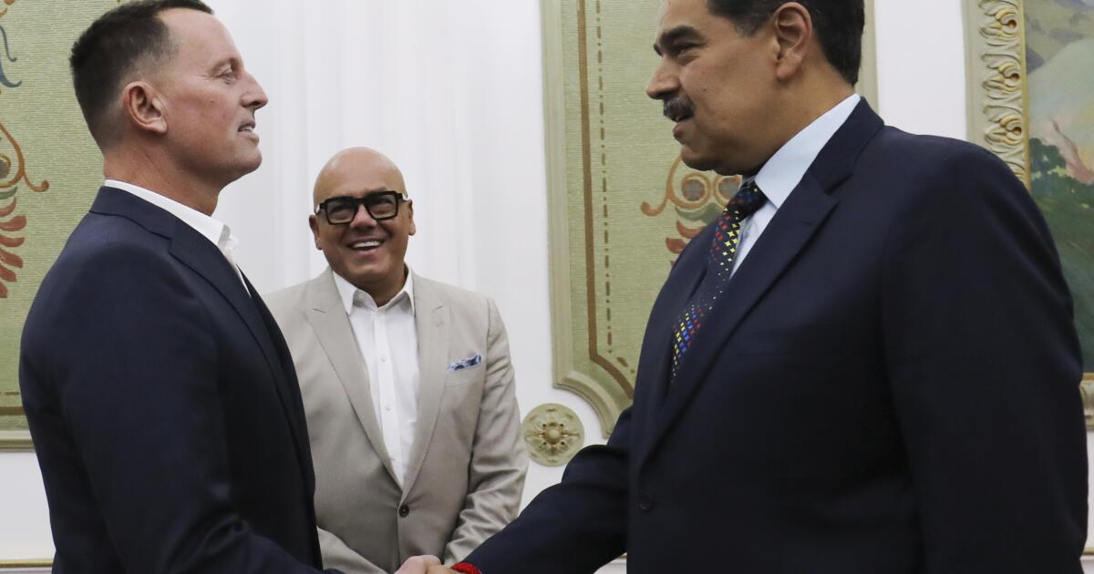 You are currently viewing Venezuela frees six Americans after meeting between President Maduro and Trump envoy – Los Angeles Times