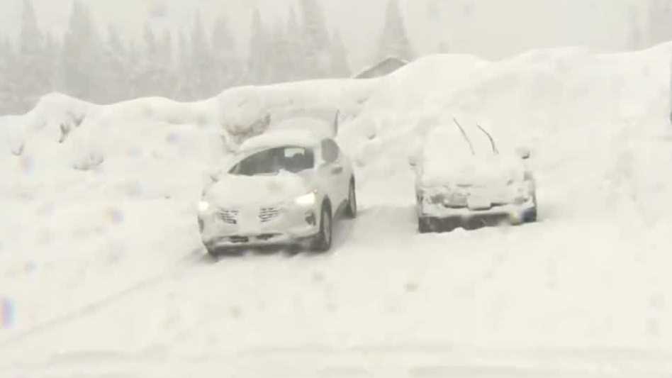 You are currently viewing Northern California live storm updates: Traffic held on I-80 as snow causes Sierra spinouts – KCRA Sacramento