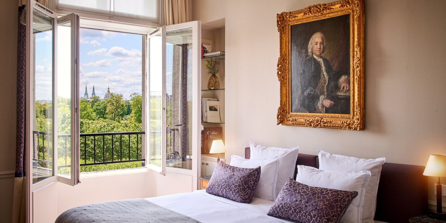 You are currently viewing The Best Time to Book a Hotel Room, According to Travel Experts – AFAR
