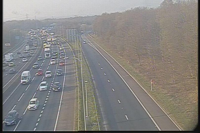 You are currently viewing M61 travel warning as motorway junction CLOSED with long delays – Yahoo News UK