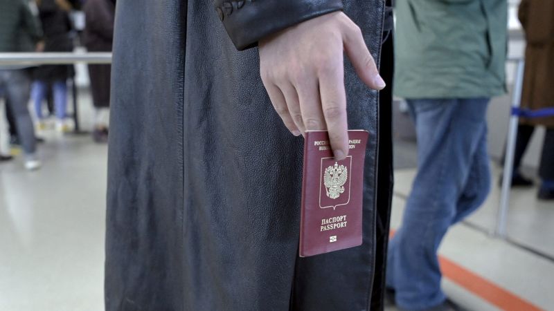 You are currently viewing Russians are still traveling around Europe despite sanctions. Not everyone’s happy about it – CNN
