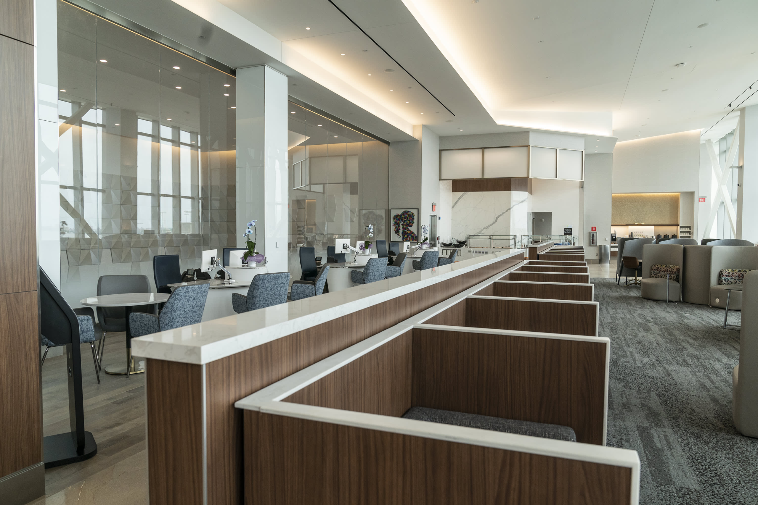You are currently viewing Best credit cards for airport lounge access and credits for expedited security – CNBC