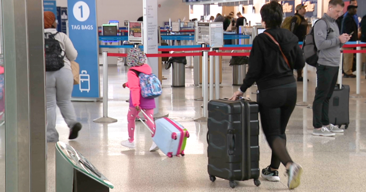 You are currently viewing 'We're losing a lot of snowbirds': Tariff tensions between U.S. and Canada impacting air travel – WKBW