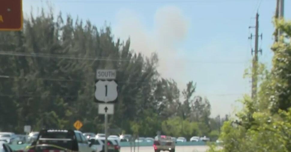 You are currently viewing Brush fire expected to last for days; access to Keys limited – CBS News