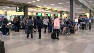 Read more about the article Travel tips and tricks to avoid headaches at the airport during busy season – ABC11