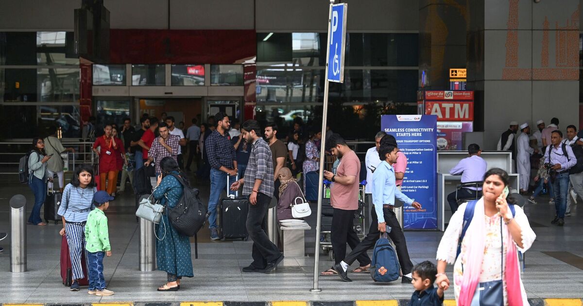 Read more about the article Travel chaos as popular country closes 32 airports – Daily Express