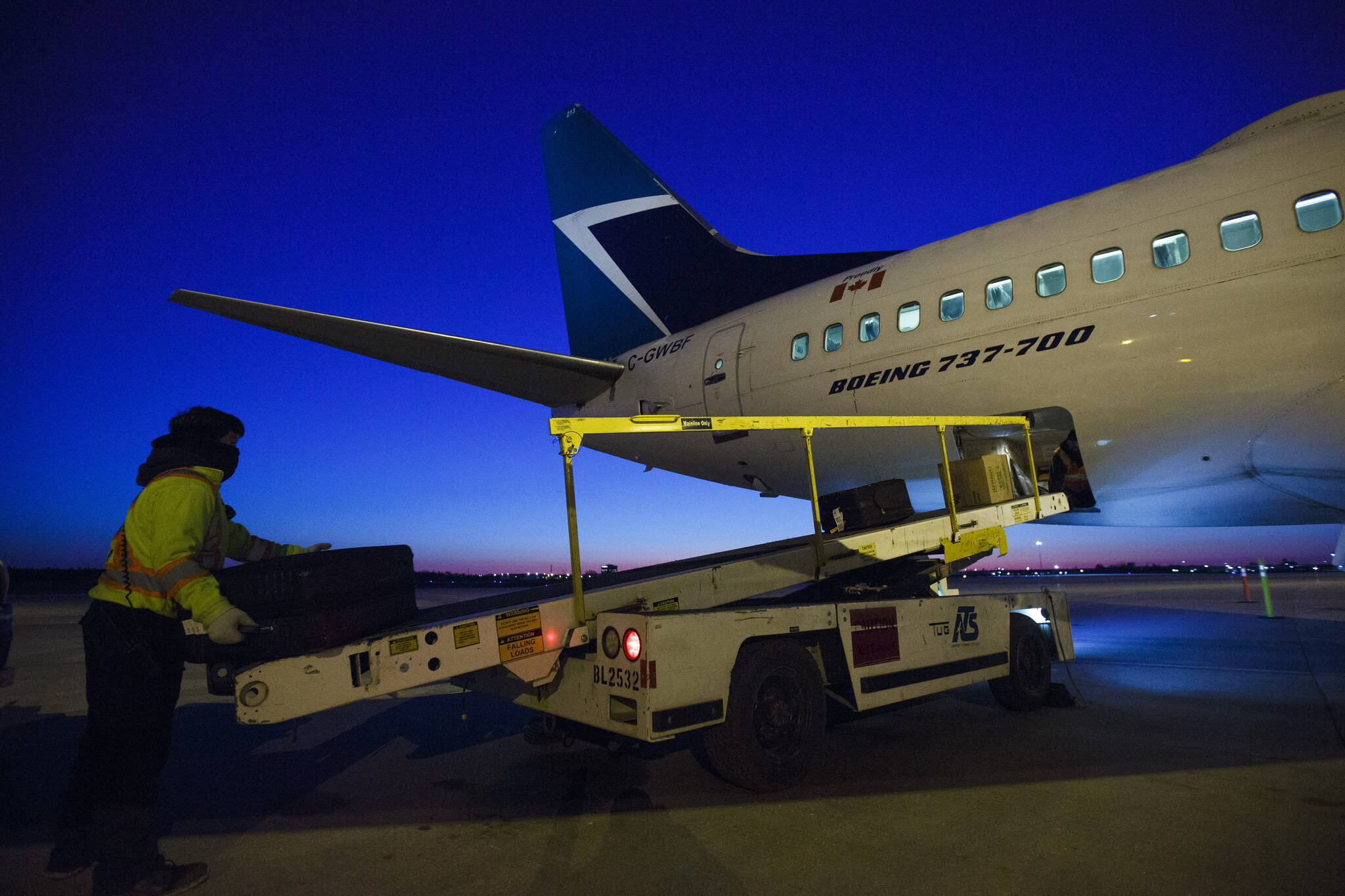 You are currently viewing ‘Downward shift in demand’ as WestJet suspends, reduces flights between Winnipeg, Los Angeles, Las Vegas and Orlando – Winnipeg Free Press