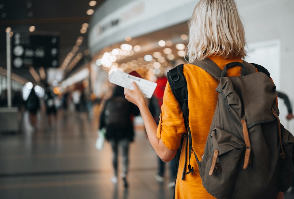 Read more about the article Everything Canadian travellers must know about meal vouchers during flight delays – Vancouver Is Awesome