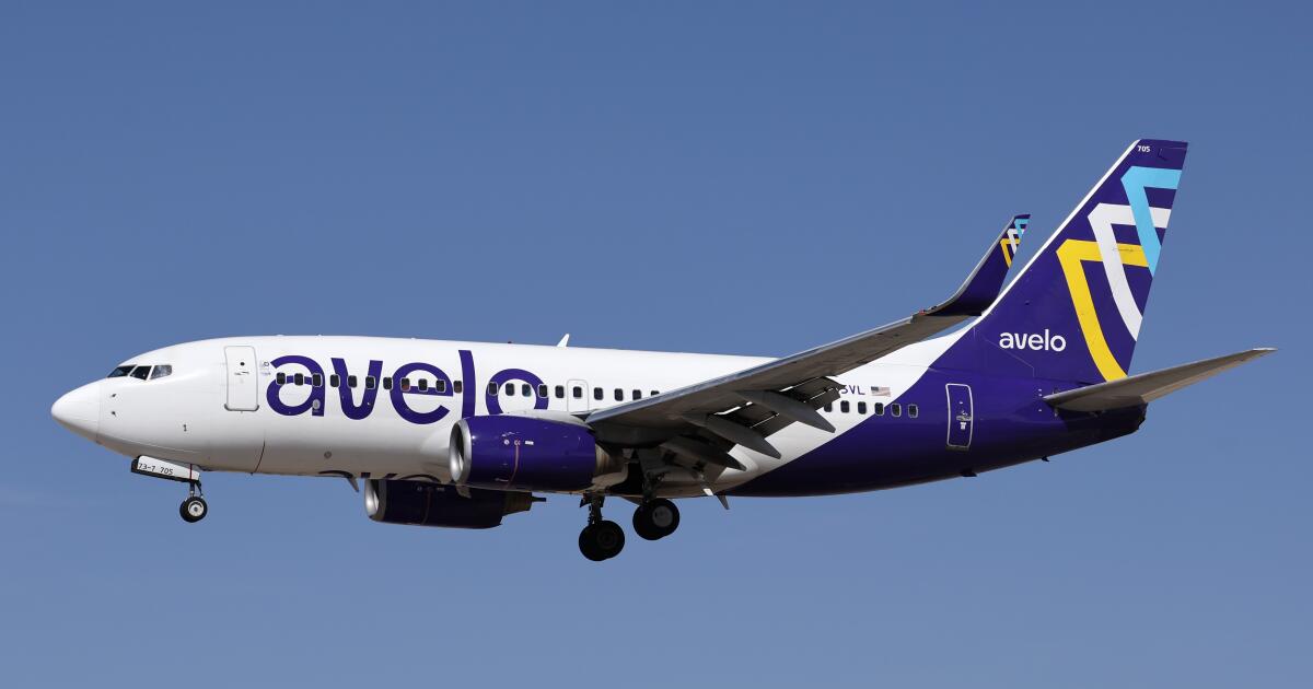 You are currently viewing Budget airline Avelo to fly deportation flights for ICE from Arizona – Los Angeles Times
