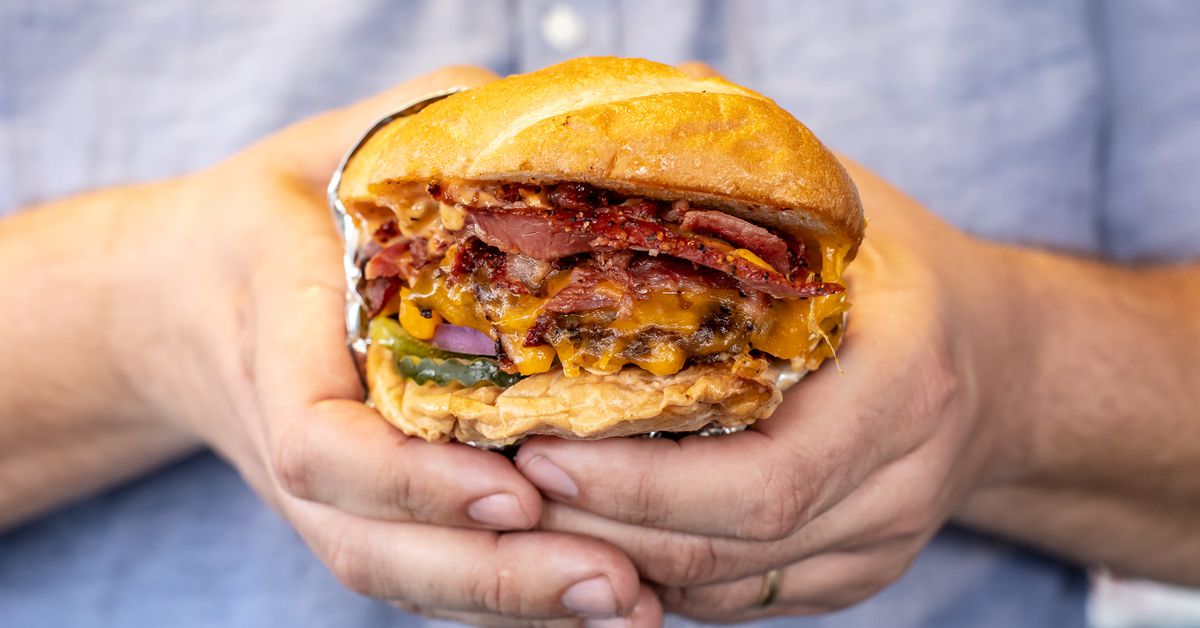 You are currently viewing The Best Restaurants to Try on the Drive Between Los Angeles and Las Vegas – Eater LA