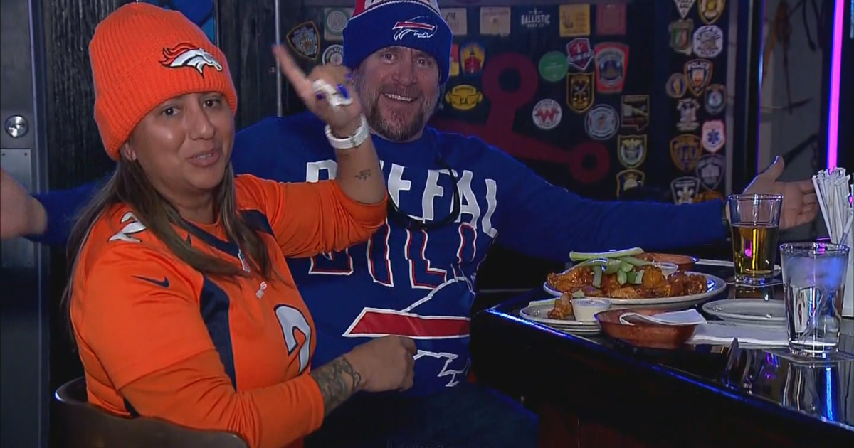 Read more about the article Broncos fans from around the U.S. travel to Buffalo for Denver's first playoff game in nearly a decade – CBS News