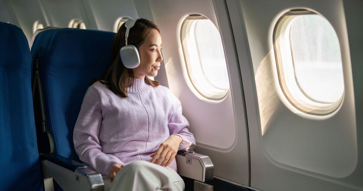 You are currently viewing Everyone set to fly on plane this year issued 'crucial' health warning – Daily Express