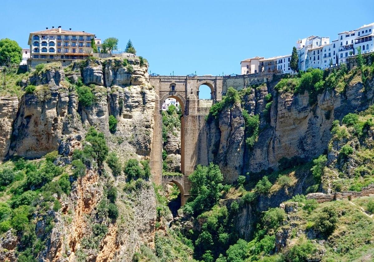 You are currently viewing Why renting a car at Malaga airport is key to exploring the province – Sur in English