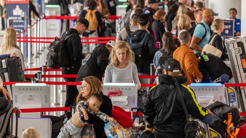 You are currently viewing Summer air travel could be a ‘recipe for frustration’ – CNN