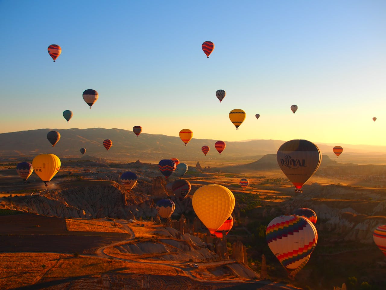 Read more about the article 10 Unique Evening Date Ideas When You Travel in 2025 – hurfpostbrasil.com