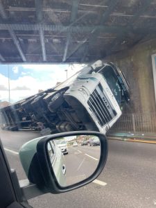 Read more about the article London travel news LIVE: Train chaos as lines blocked after lorry hits railway bridge in Elmers End – London Evening Standard