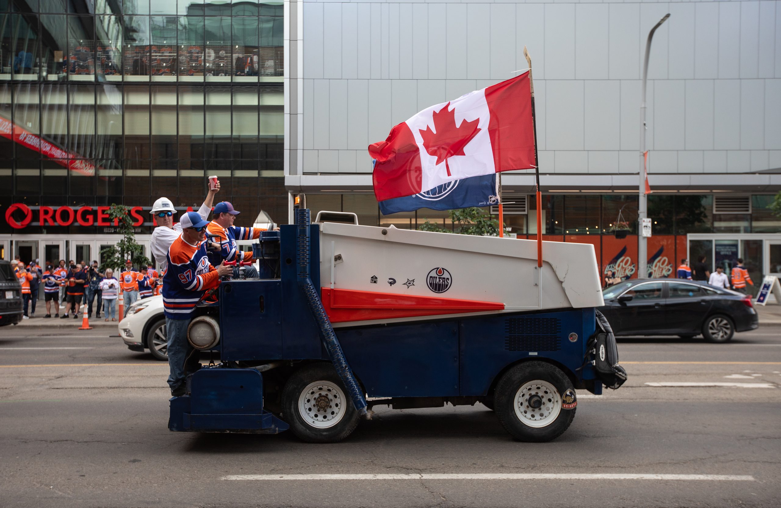 You are currently viewing Oilers fans booking flights to Vegas as team prepares for series vs. Golden Knights – CityNews Edmonton