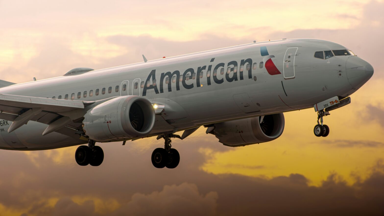 You are currently viewing American Airlines Flight Attendant Shares Flight No-Nos For Regular Flyers – Travel Noire