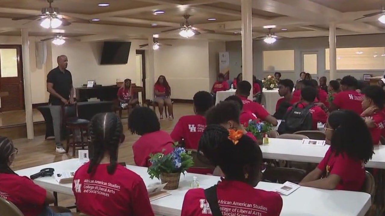 You are currently viewing Juneteenth: High school students travel back in time – FOX 26 Houston