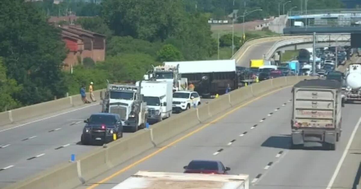 You are currently viewing This crash on the I-190 South in Buffalo is why a lot of people were late to work Friday – WKBW