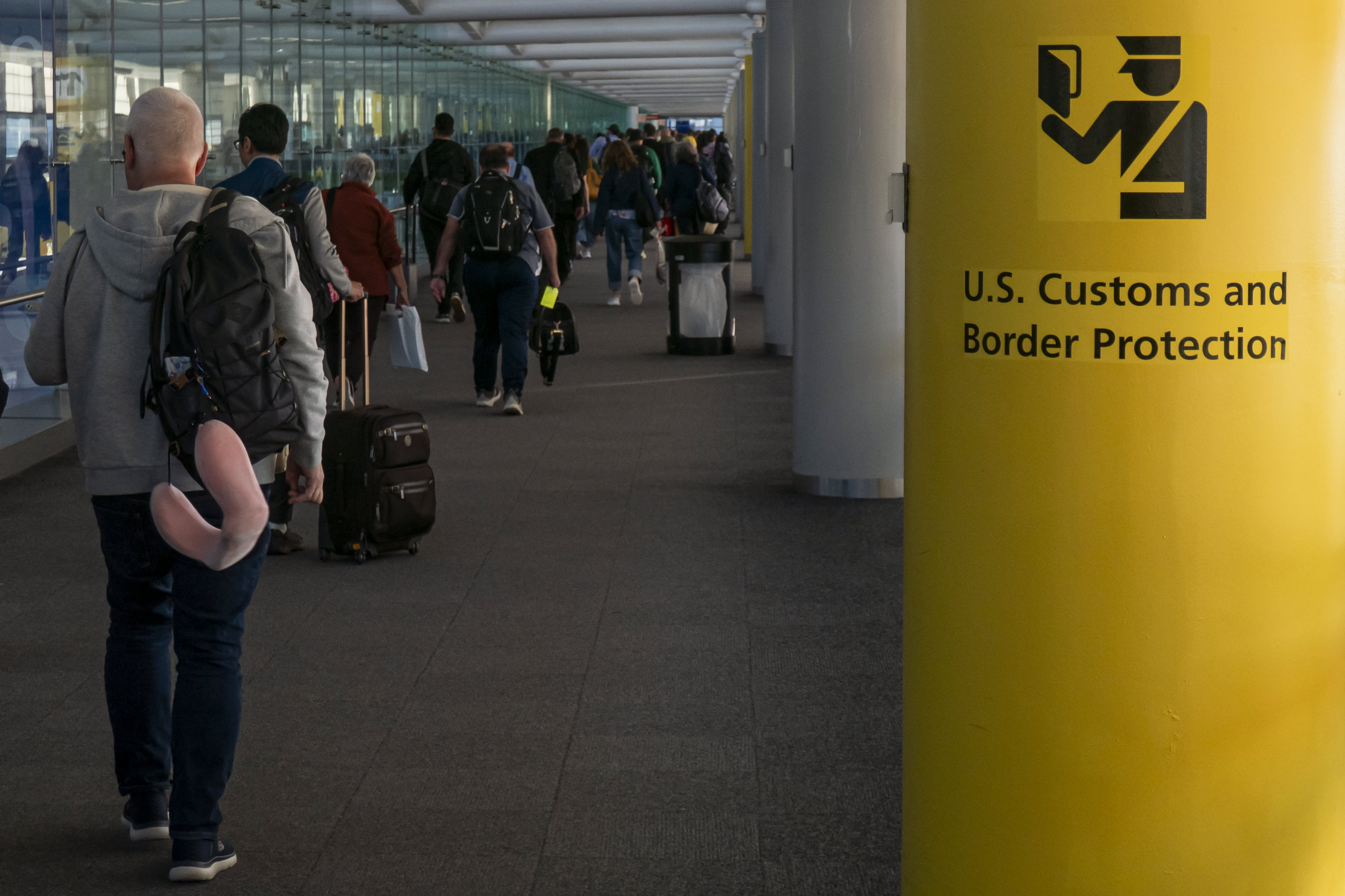 You are currently viewing Safer to stay home? European firms rethink travel policy over U.S. border control concerns – CNBC