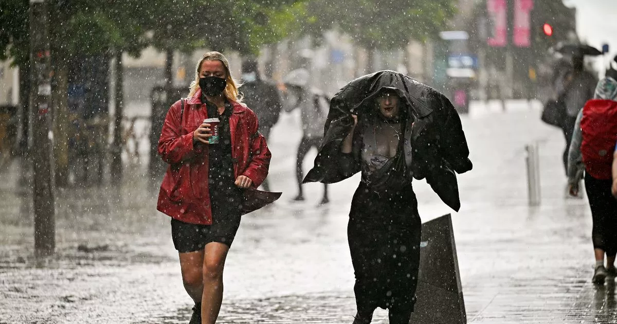 You are currently viewing Thunderstorm weather warning as Scots braced for flooding and travel chaos – Daily Record