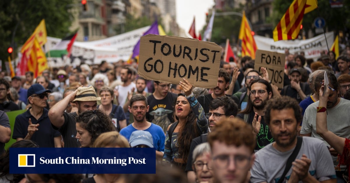 You are currently viewing Tourists are crushing hotspots in Europe. What can countries do?