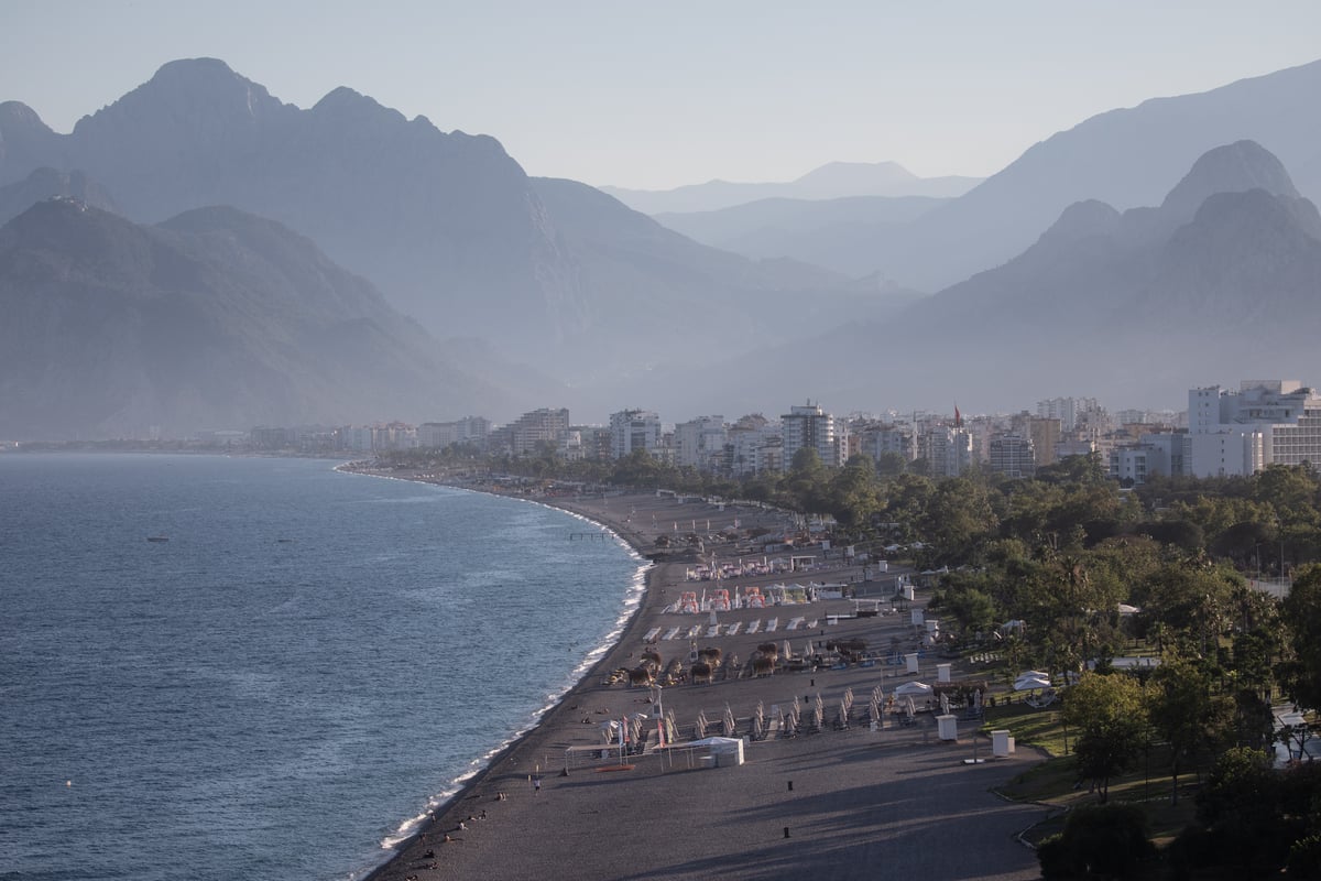 Read more about the article Foreign Office issues new travel warning for popular destination bordering Iran – NationalWorld