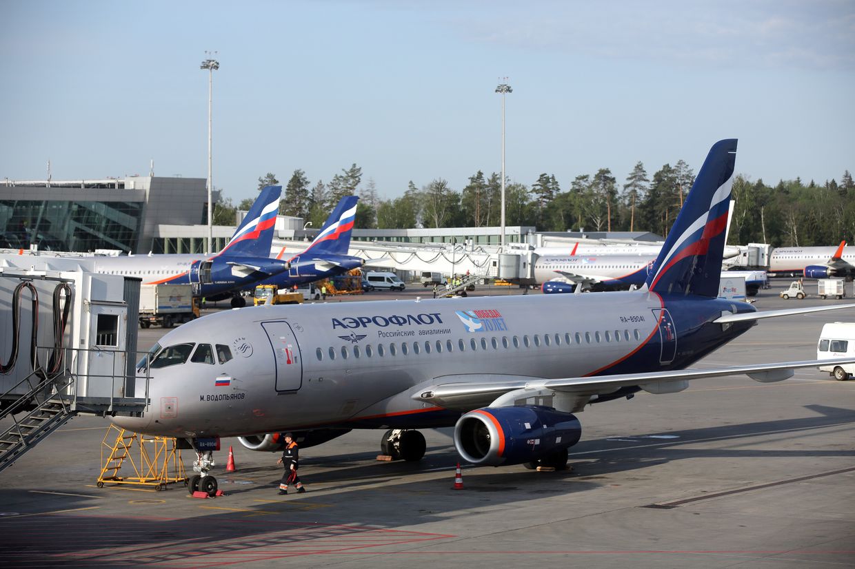 You are currently viewing Drone threat reportedly causes mass flight delays in Russia's Moscow, St. Petersburg airports – The Kyiv Independent