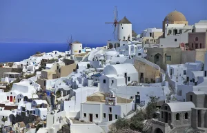 Read more about the article Top 10 Luxury Destinations to Fly to by Private Jet in 2025 – Drift Travel Magazine