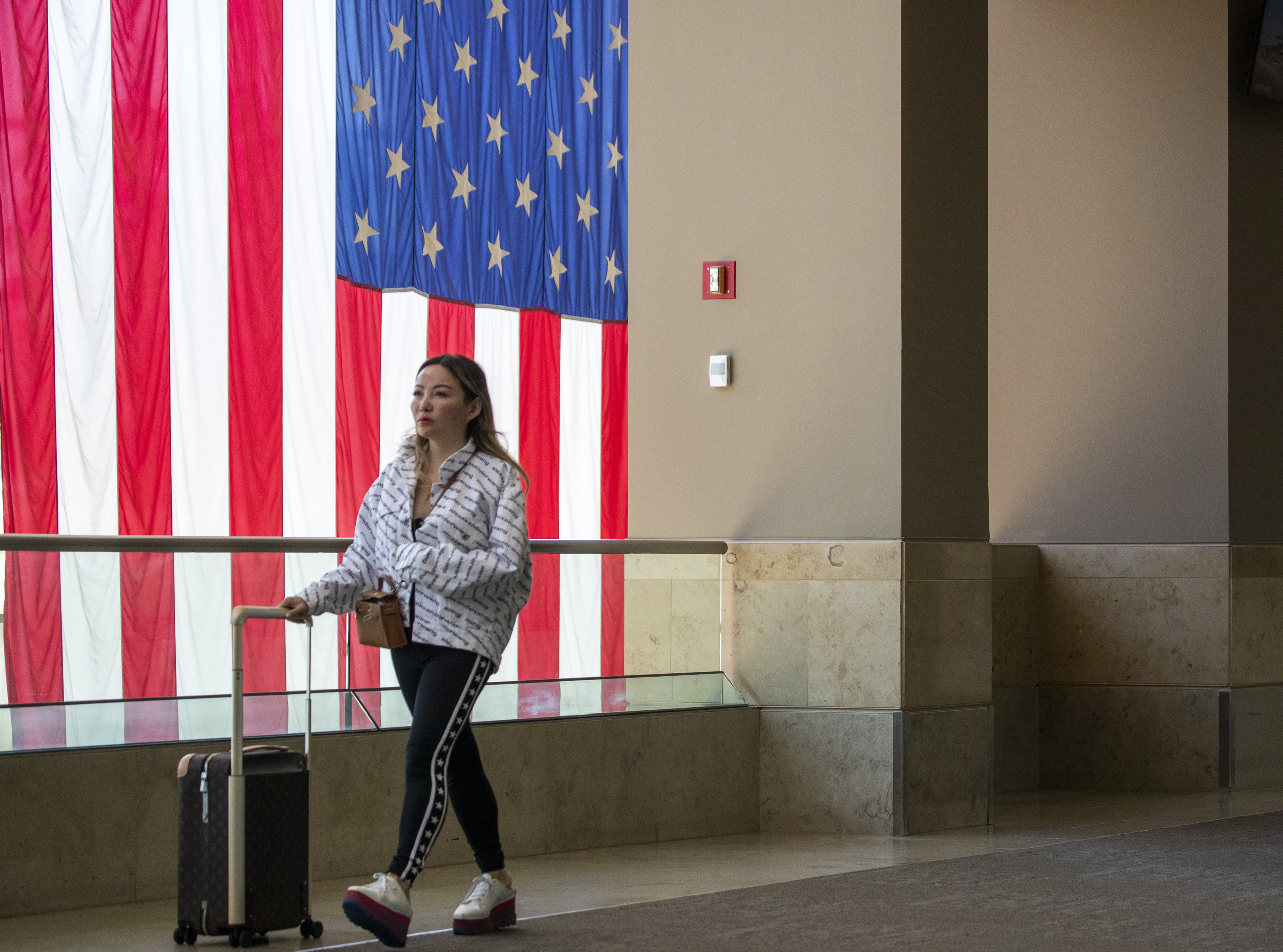 You are currently viewing International inbound travel to U.S. shows mixed recovery – CNBC