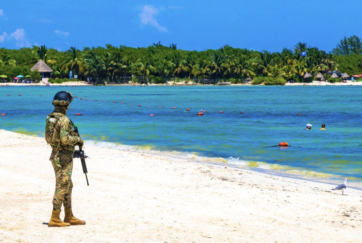 You are currently viewing 7000 Troops Arrive In Cancun & Riviera Maya To Help Protect Tourists – Travel Off Path