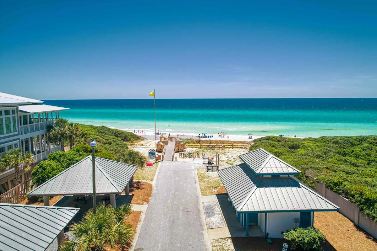 You are currently viewing This Florida Spot Was Just Named the Best U.S. Beach Town by Vrbo—Thanks to Its Turquoise Waters, White Sand, and Charming Coastal Communities – Yahoo Home