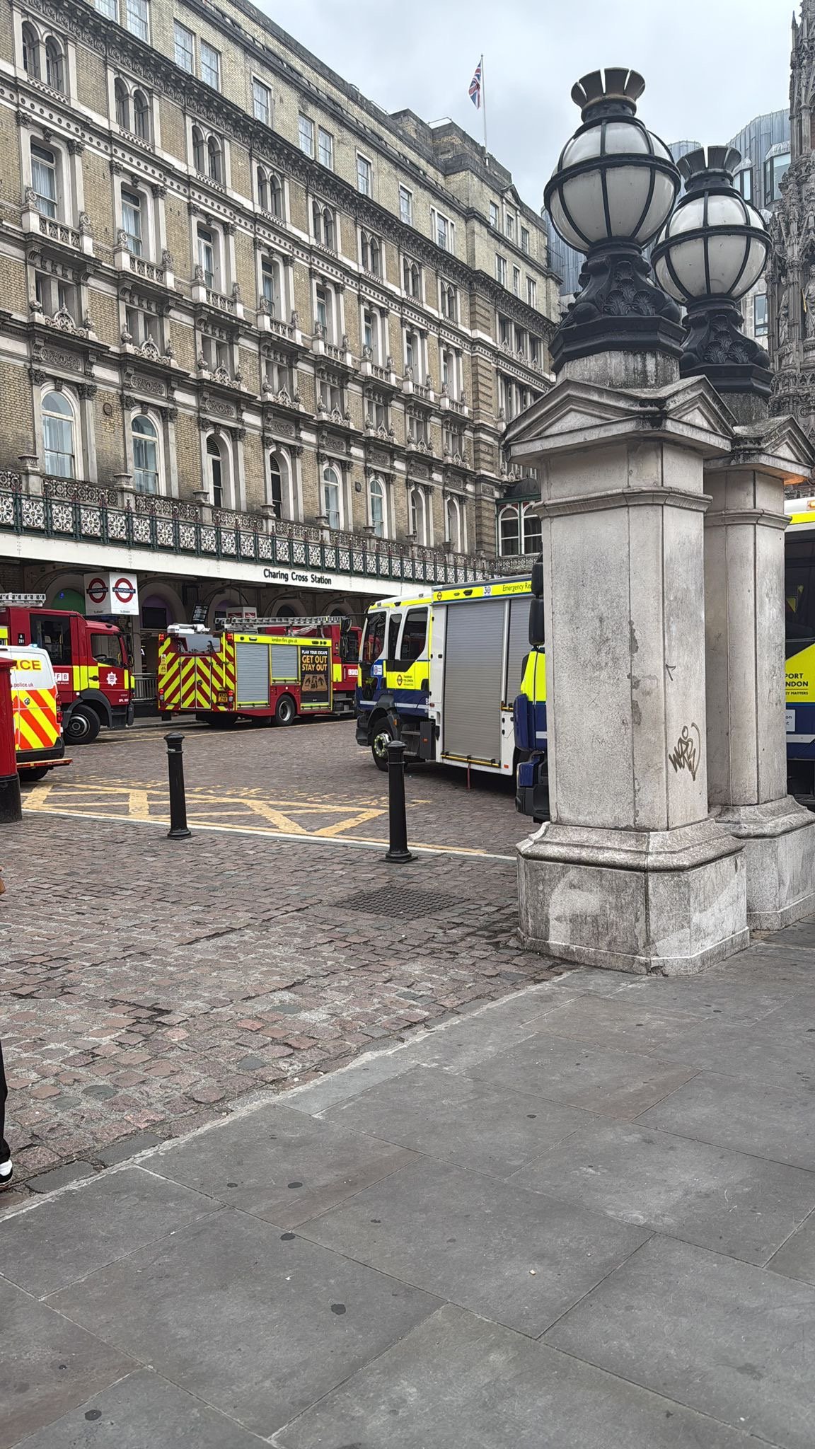 You are currently viewing Northern line tragedy as person hit by Tube train at Charing Cross – latest updates – London Evening Standard