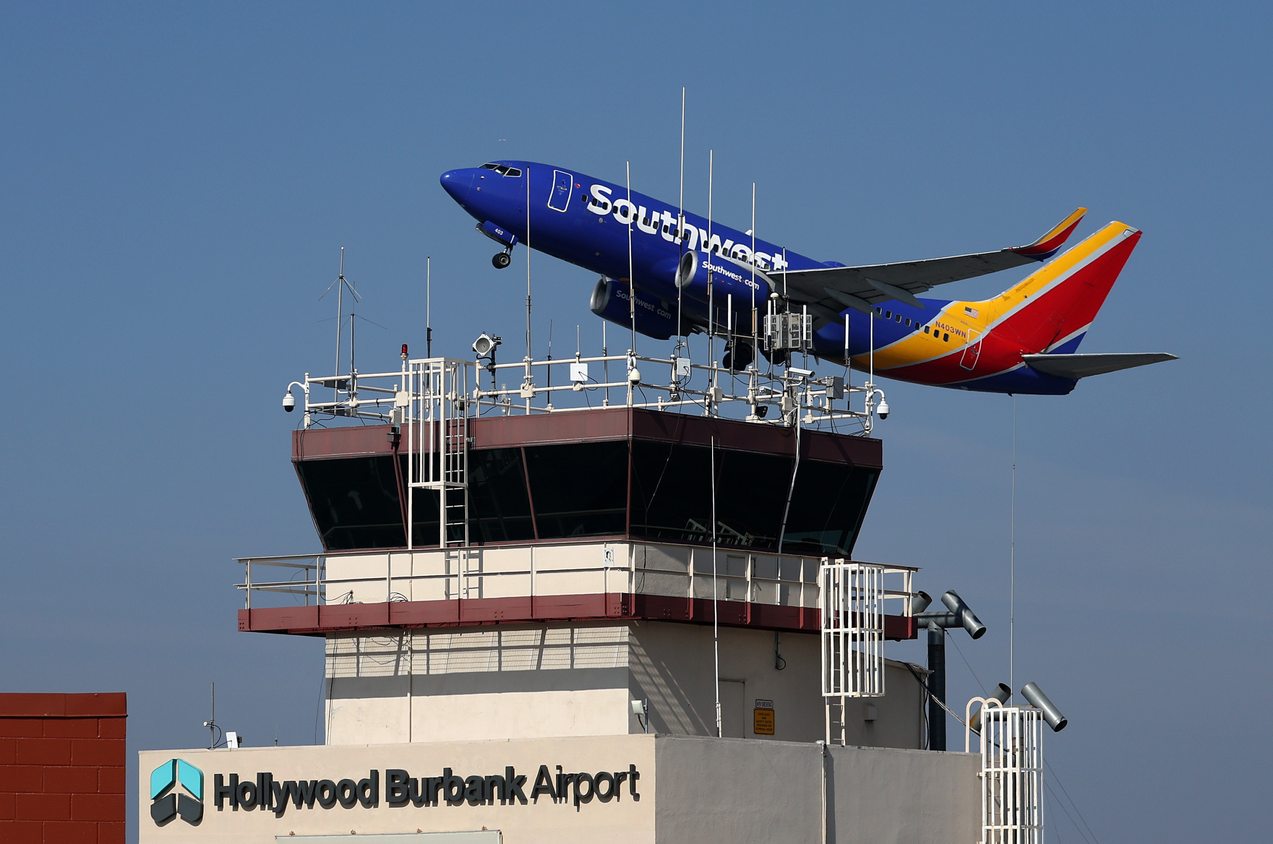 Read more about the article Southwest Airlines passengers report sudden drop after departure from Burbank – NBC Los Angeles