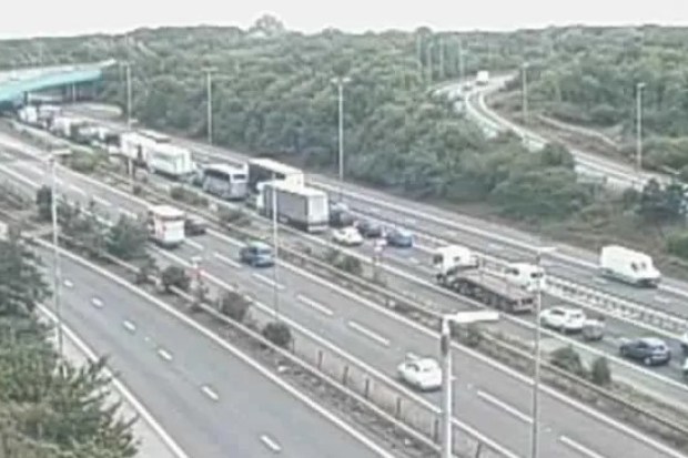 Read more about the article London travel news LIVE: Drivers heading to Stansted Airport face major delays on the M11 – London Evening Standard