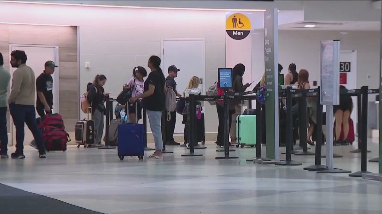You are currently viewing PHL grapples with striking workers, storm delays, uptick in holiday travel: tips to remain patient – FOX 29 Philadelphia