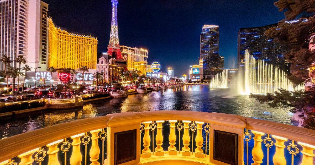 You are currently viewing Las Vegas is down on its luck as tourism drops. Why it’s kind of California’s fault – Los Angeles Times
