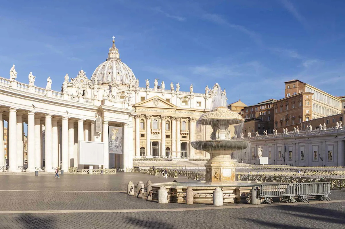 You are currently viewing This Is the Most Crowded Tourist Destination on the Planet—Here’s How to See It Without All of the People