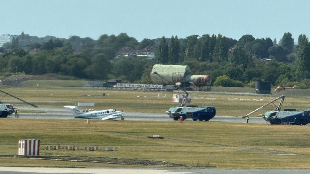 You are currently viewing New video emerges showing 'aircraft incident' at UK airport that closed runway – NationalWorld