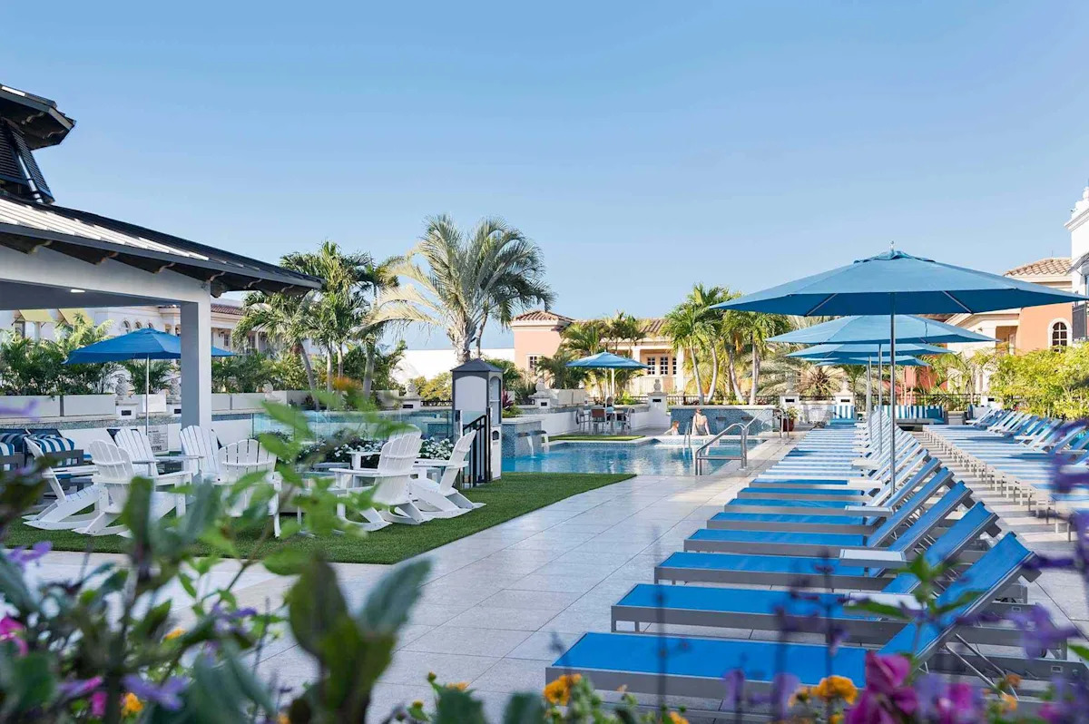 Read more about the article This Unique Florida Hotel Was Once a Bank—Now, It Has a Rooftop Pool, Lively Restaurants, and Easy White-sand Beach Access