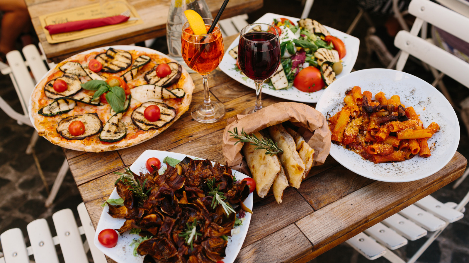You are currently viewing Rick Steves' Genius Tips For Sniffing Out Italian Tourist Trap Restaurants – The Takeout