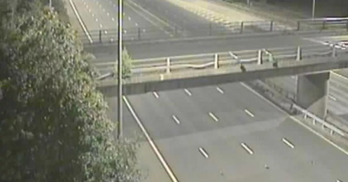 You are currently viewing Live M62 traffic updates as 'police incident' in Cheshire leaves motorway closed – Manchester Evening News