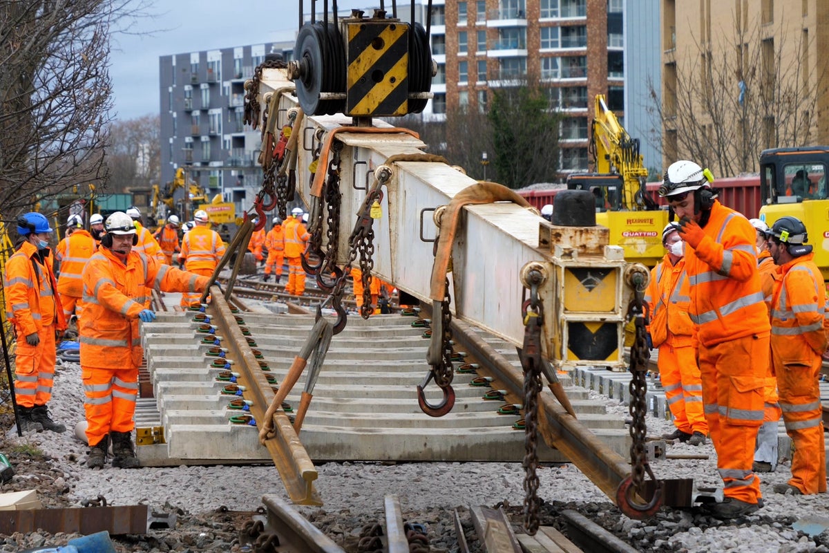 Read more about the article Train outages and flight delays: Simon Calder’s big bank holiday travel guide – Yahoo News Canada